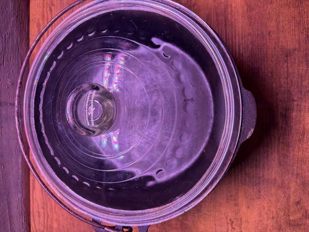 Wagner Ware 5 Qt Cast Iron Dutch Oven Pot with Bail Handle and Glass Lid